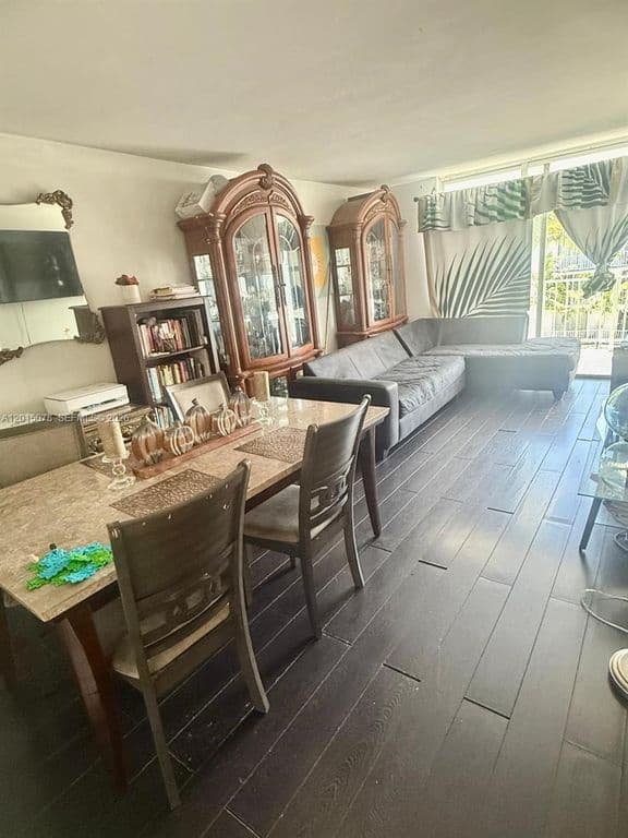 3-bedroom Condo — 488 NW 165th Street Rd APT B512