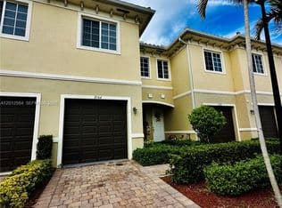 3-bedroom Townhouse — 2574 SW 81st Ter #2564, Hollywood, 33025