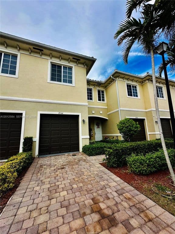 3-bedroom Property — 2574 SW 81st Ter #2564