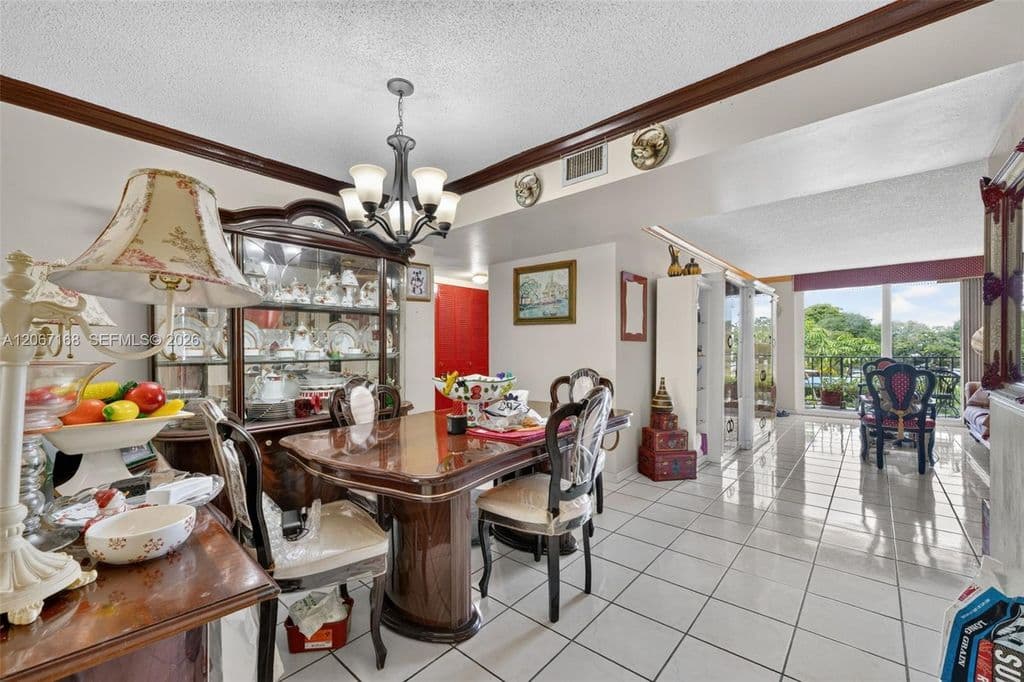2+1 Condo — 12500 NE 15th Ave APT 306