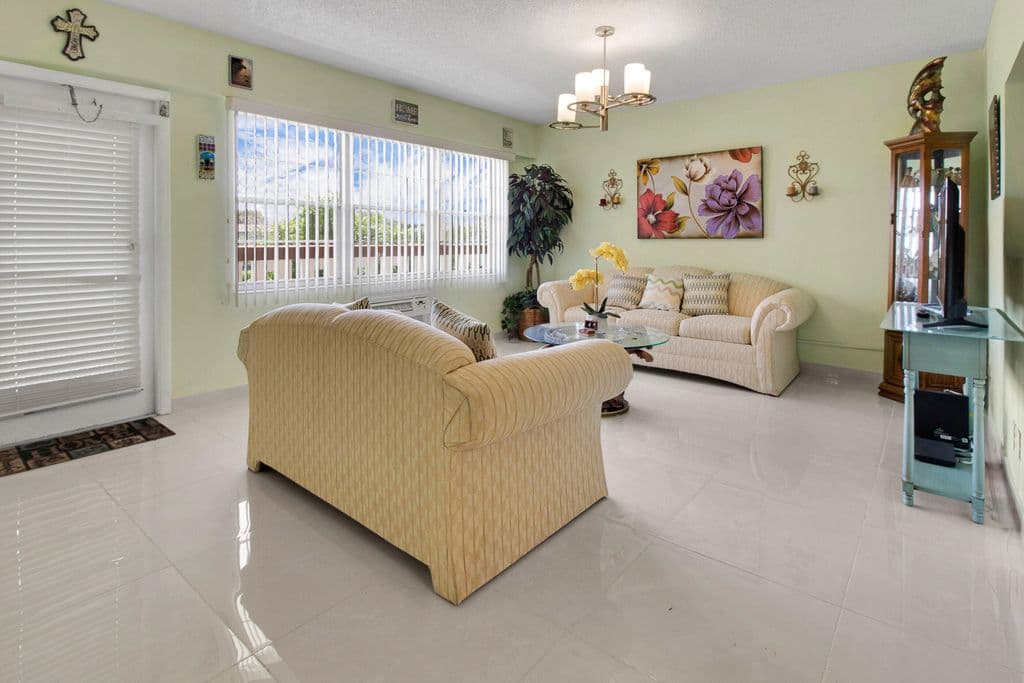 1-bedroom Condo — 412 BRIGHTON J