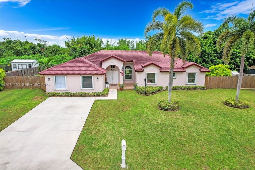 5-bedroom Single-Family Home — 28565 SW 158th Ct