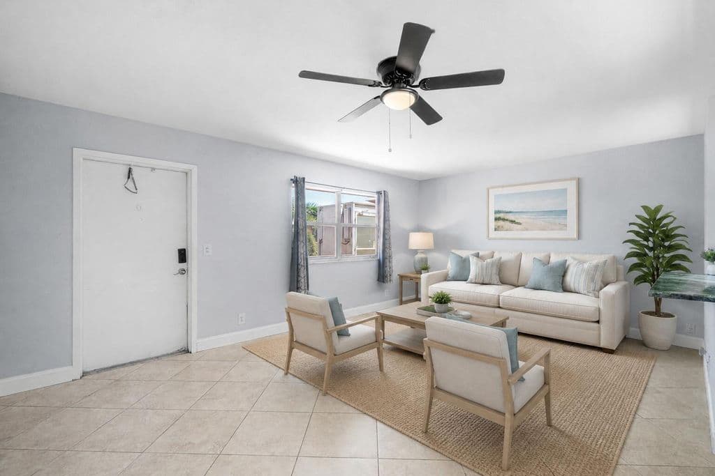 1+1 Condo — 566 Saxony L