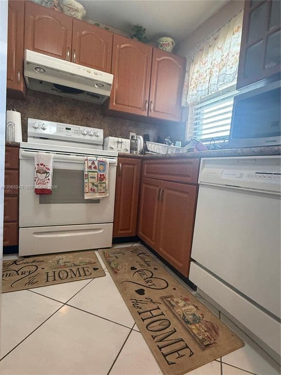 2-bedroom Condo — 9001 Sunrise Lakes Blvd APT 201