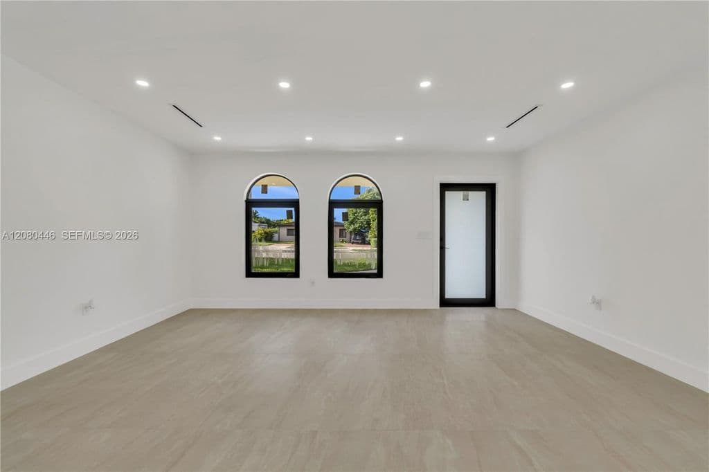 4+1 Müstakil ev — 6235 SW 24th St