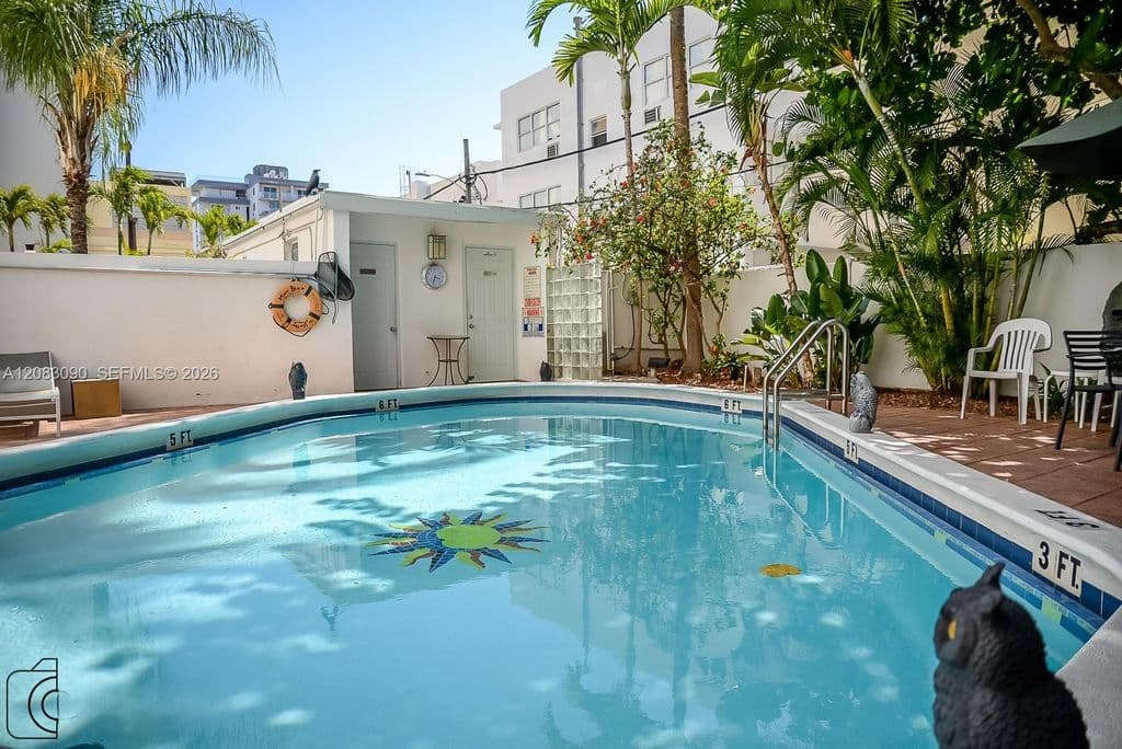 1+1 Condo — 1390 Ocean Dr APT 201