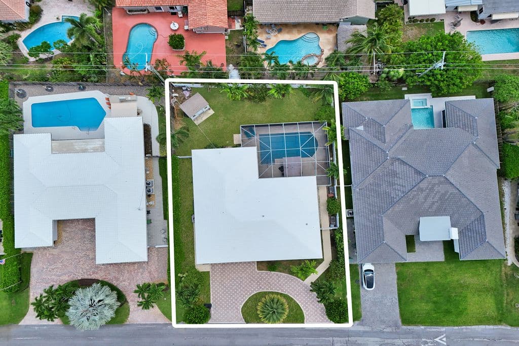 5+1 Müstakil ev — 4800 NE 26TH Avenue