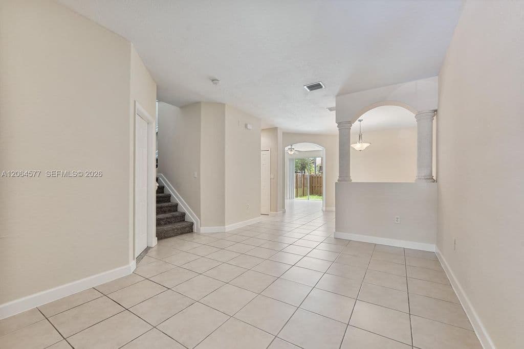 4+1 Mülk — 1427 SE 25th Ave