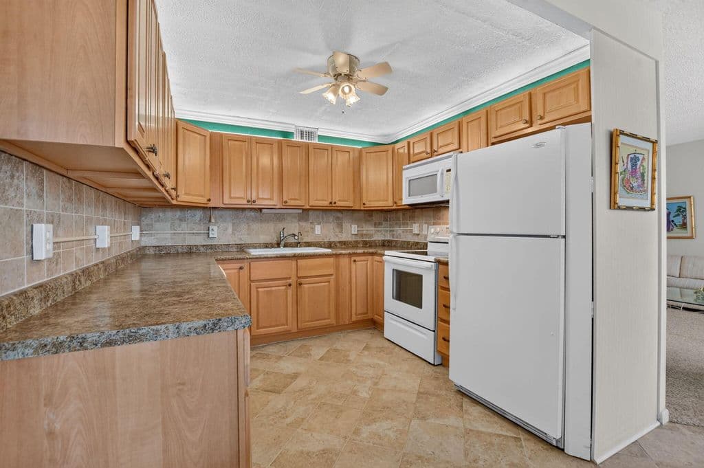 2-bedroom Condo — 2049 Ventnor O Crescent #2049