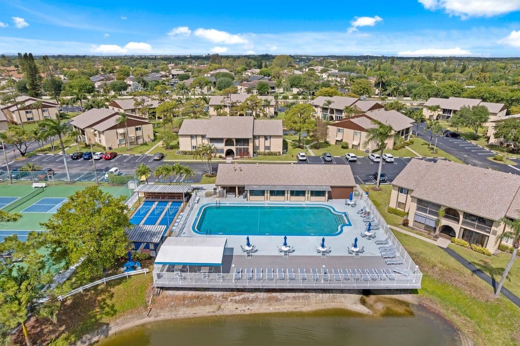 2-bedroom Condo — 339 Pine Ridge Circle #D-1