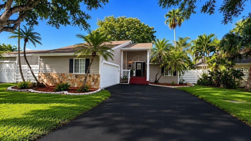 4+1 Müstakil ev — 14510 SW 142nd Court Cir S