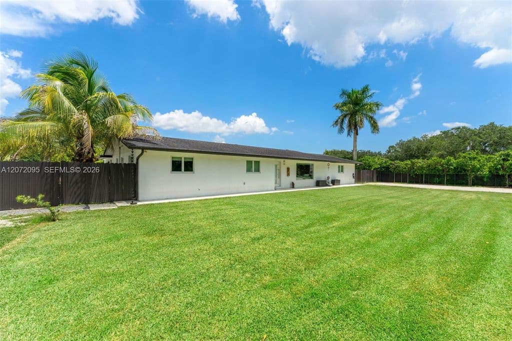 4+1 Müstakil ev — 18725 SW 218th St