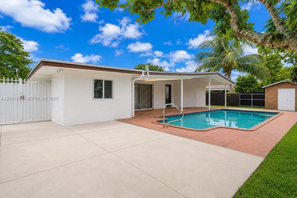 4-bedroom Single-Family Home — 18670 Belview Dr