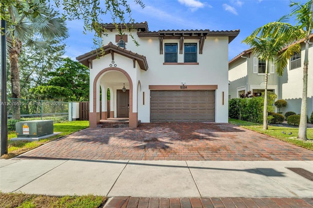 5+1 Müstakil ev — 10204 NW 86th St