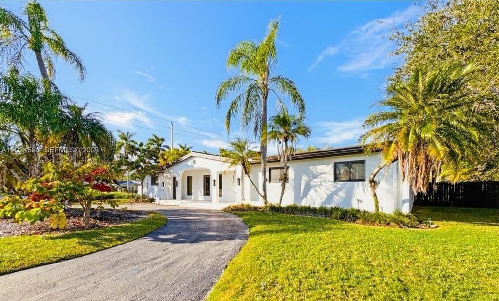 5+1 Müstakil ev — 8695 SW 110th St