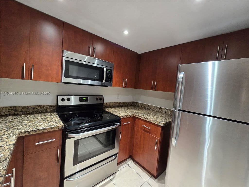 1-bedroom Condo — 6940 Miami Gardens Dr APT 1-319