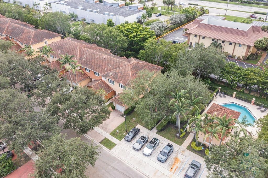 3-bedroom Property — 6603 CATALINA Lane #0