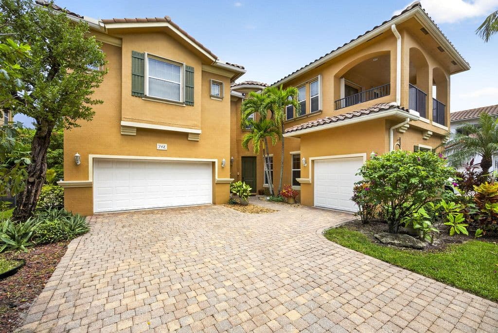 6-bedroom Single-Family Home — 742 Cresta Circle