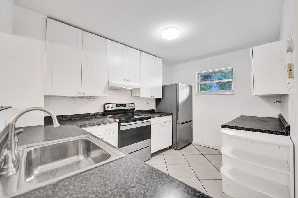 2+1 Condo — 1100 NW 87th Avenue #208