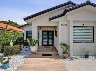 3+1 Müstakil ev — 14335 SW 112th Ter, Miami, 33186