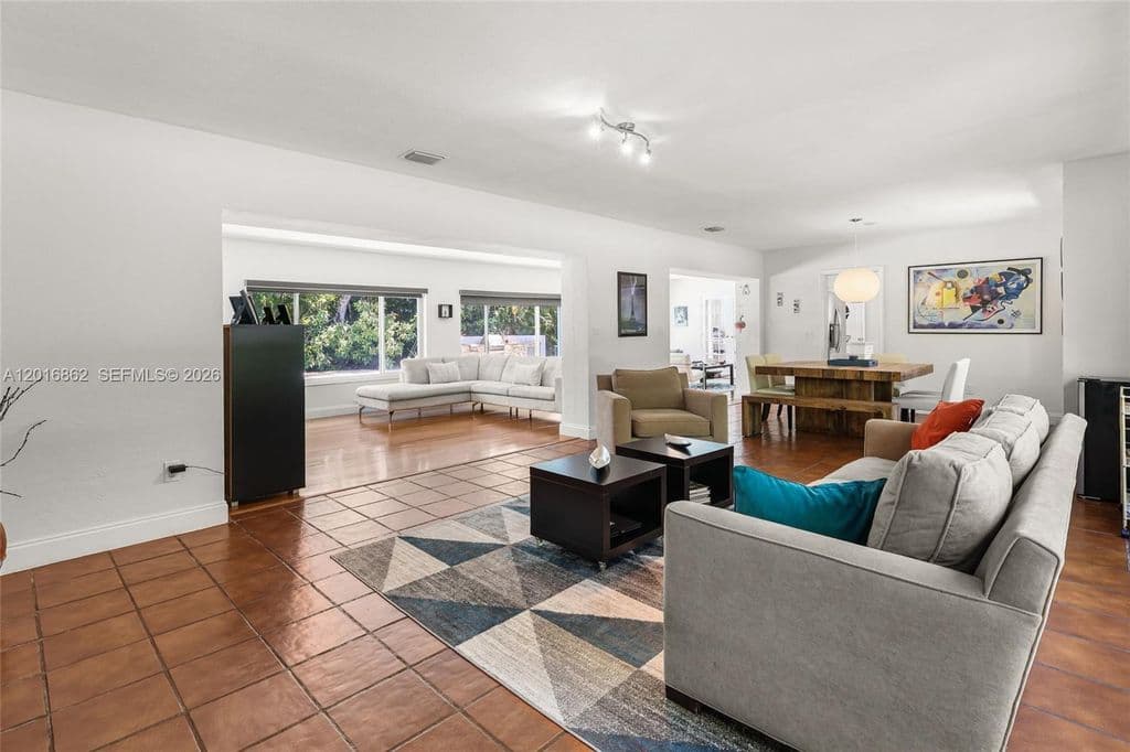 5-bedroom Single-Family Home — 7800 SW 132nd St