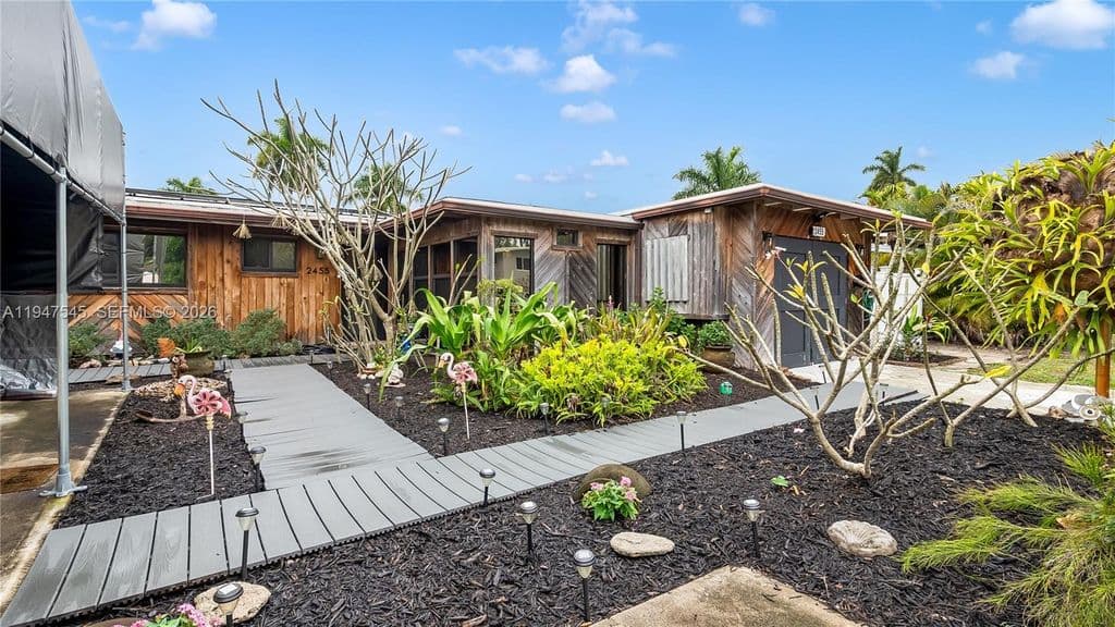 3-bedroom Single-Family Home — 2455 Flamingo Ln