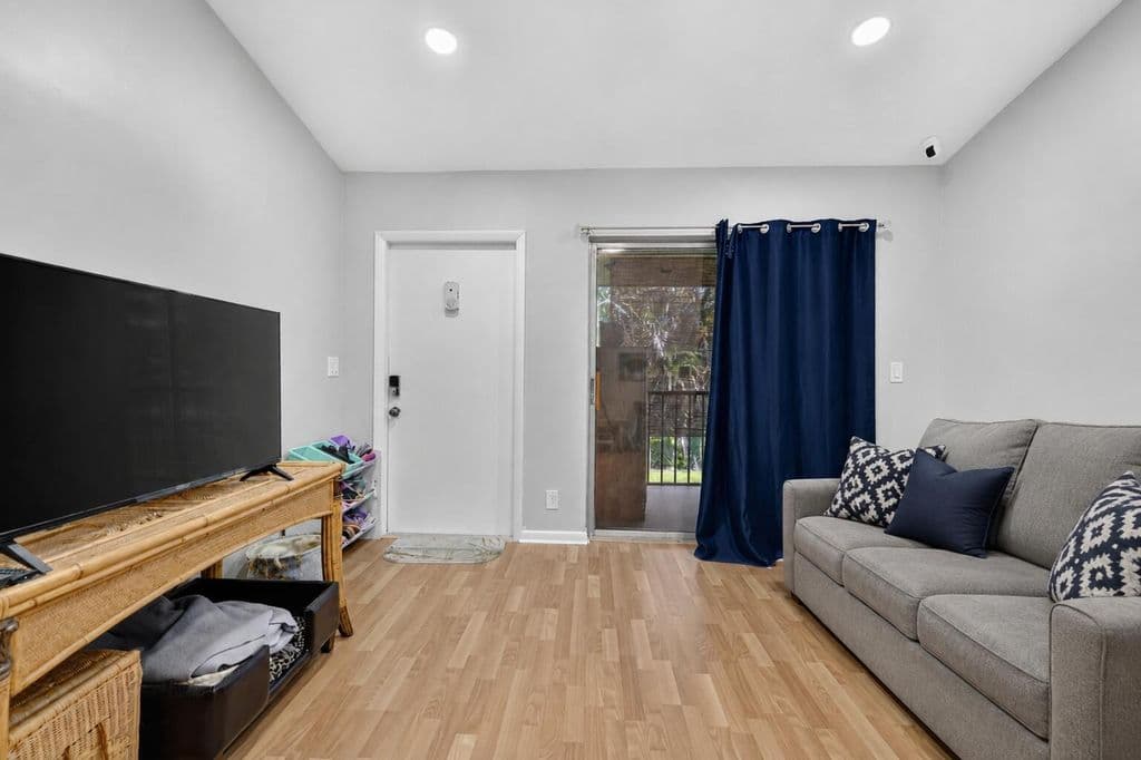 2-bedroom Condo — 6258 Chasewood Drive #G