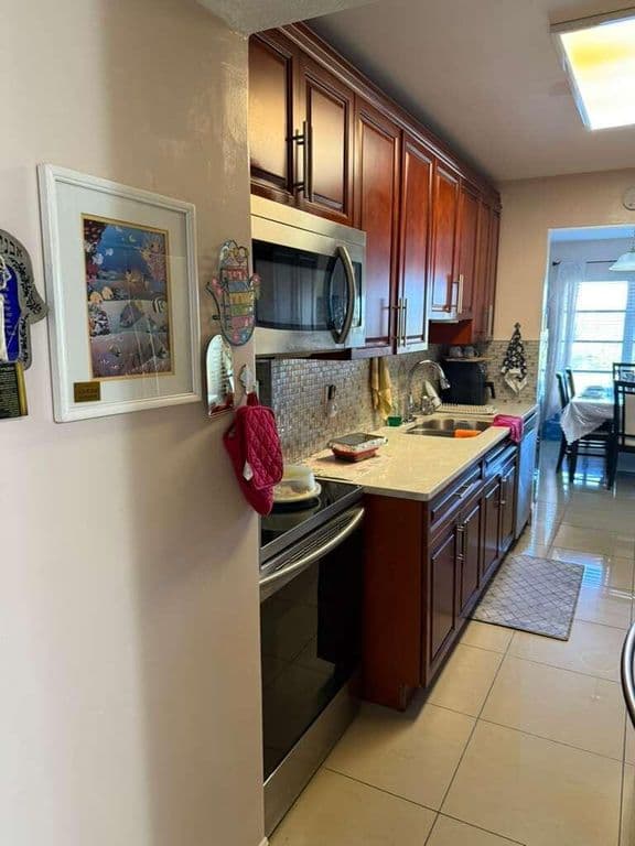 2-bedroom Condo — 4164 Inverrary Drive #302