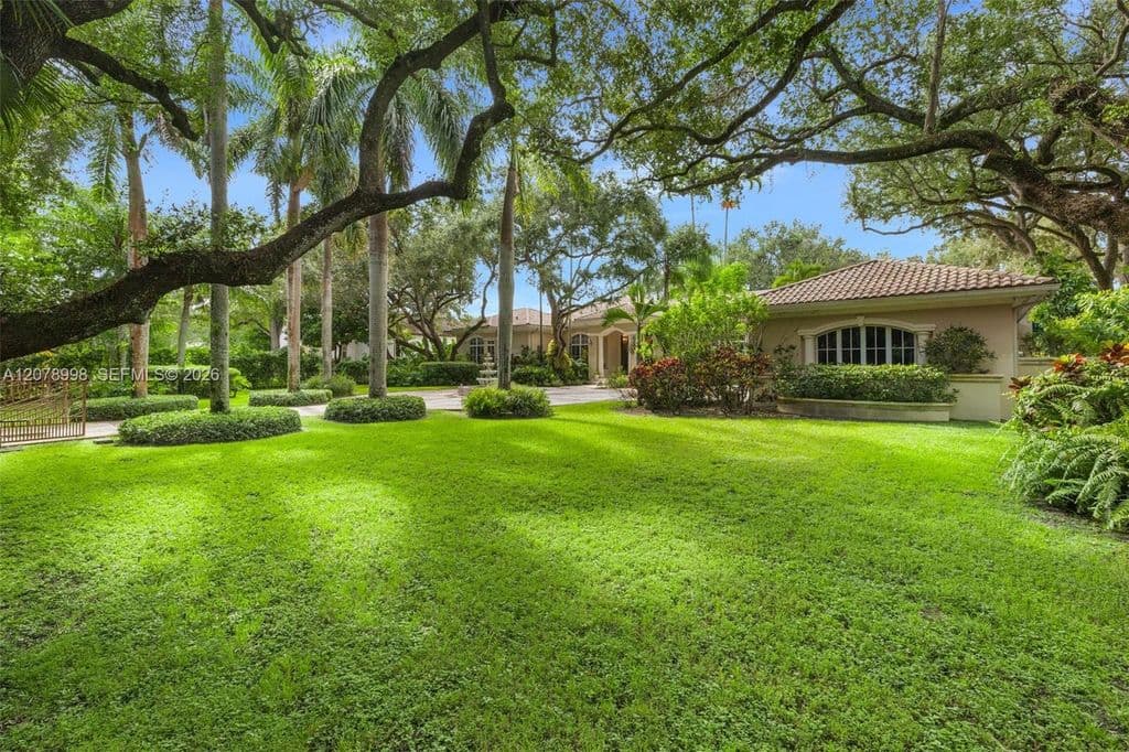 5+1 Müstakil ev — 8430 SW 98th St