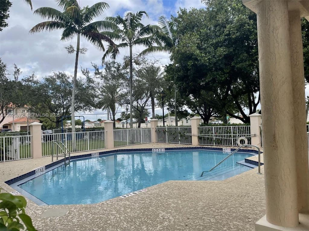 2+1 Mülk — 8835 S Isles Cir