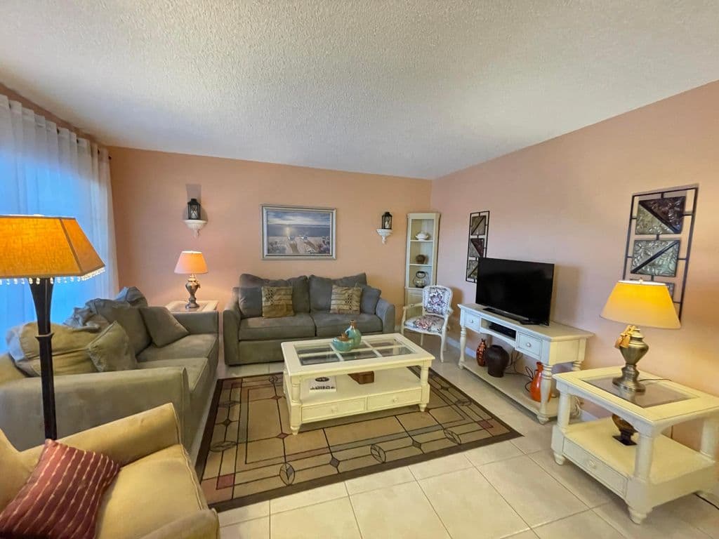 2-bedroom Condo — 651 Pine Drive #207