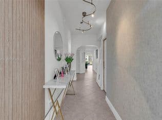 3-bedroom Condo — 10710 NW 66th St APT 104, Doral, 33178