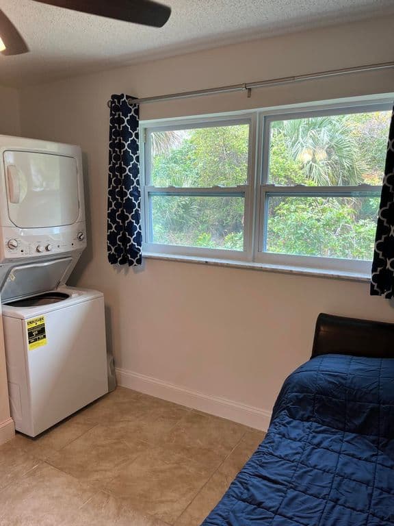 2+1 Condo — 1979 Juno Road