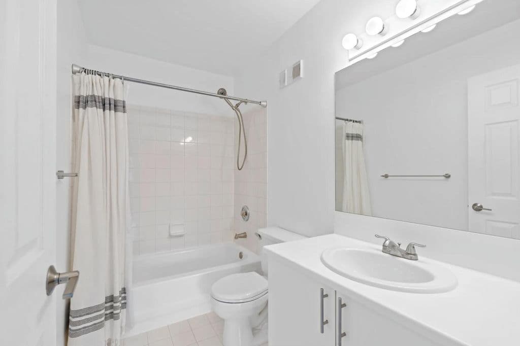 2+1 Condo — 135 Yacht Club Way #305