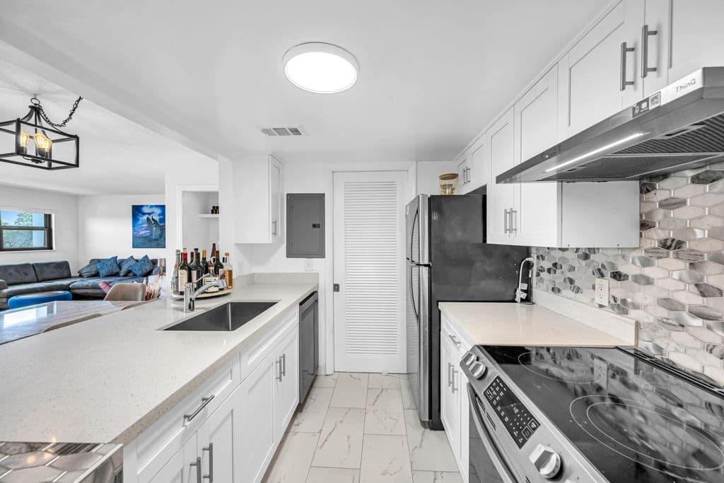 2-bedroom Condo — 1000 River Reach Drive #505