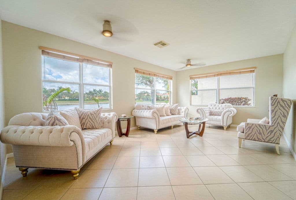 3+1 Müstakil ev — 6770 Aliso Avenue