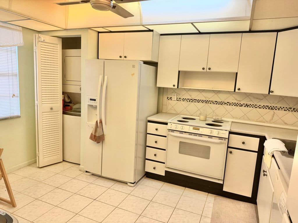 2+1 Condo — 1101 Colony Point Circle #220