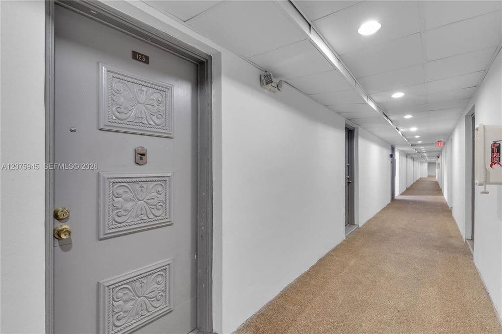 2+1 Condo — 8101 SW 72nd Ave APT 123W