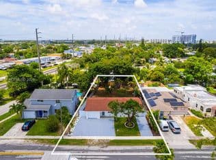 3+1 Müstakil ev — 254 SW 4th St, Dania, 33004