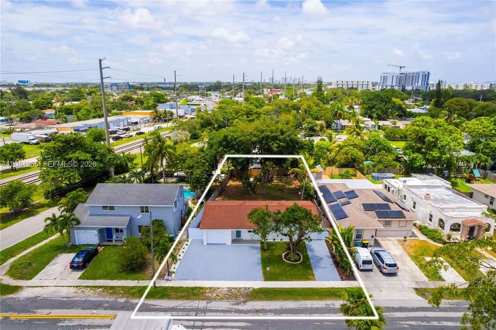 3+1 Müstakil ev — 254 SW 4th St
