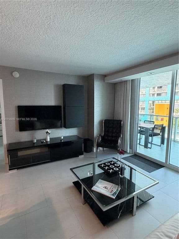 1-bedroom Condo — 2101 Brickell Ave APT 1104