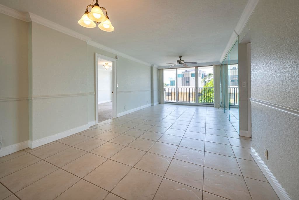 2-bedroom Condo — 525 N Ocean Boulevard #423