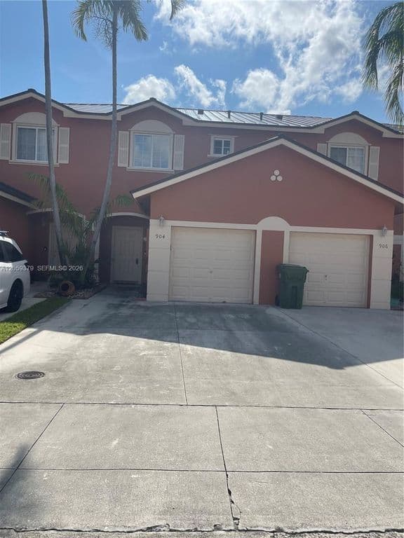 3-bedroom Property — 904 NW 100th Ave