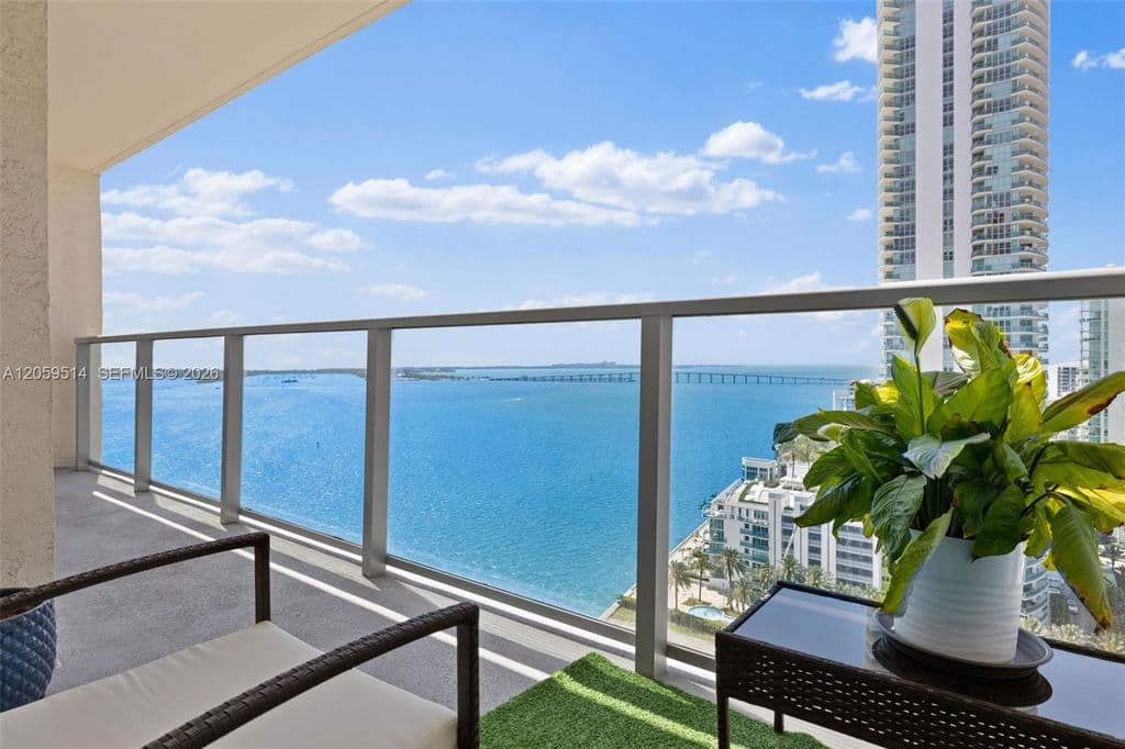 1-bedroom Condo — 1155 Brickell Bay Dr APT 2005