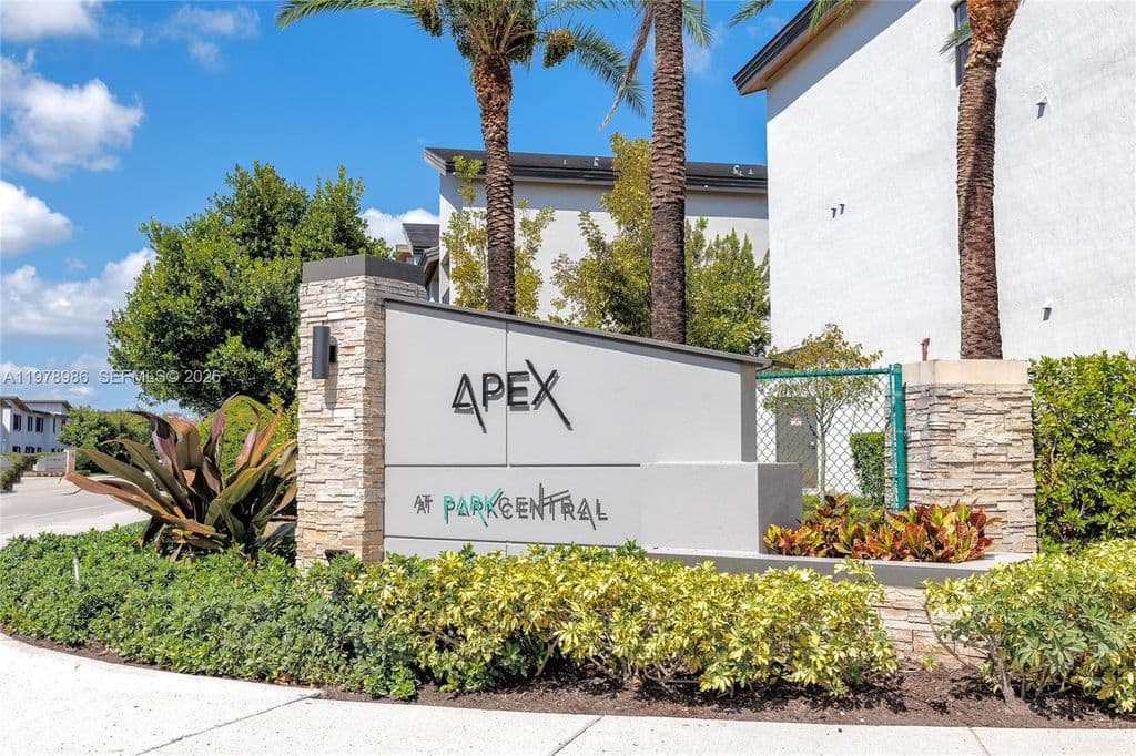 3-bedroom Condo — 7925 NW 104th Ave APT 28