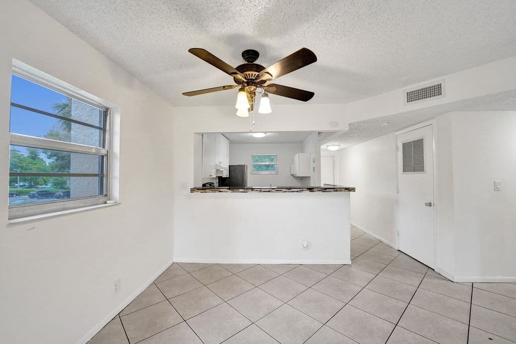 2+1 Condo — 1100 NW 87th Avenue #208