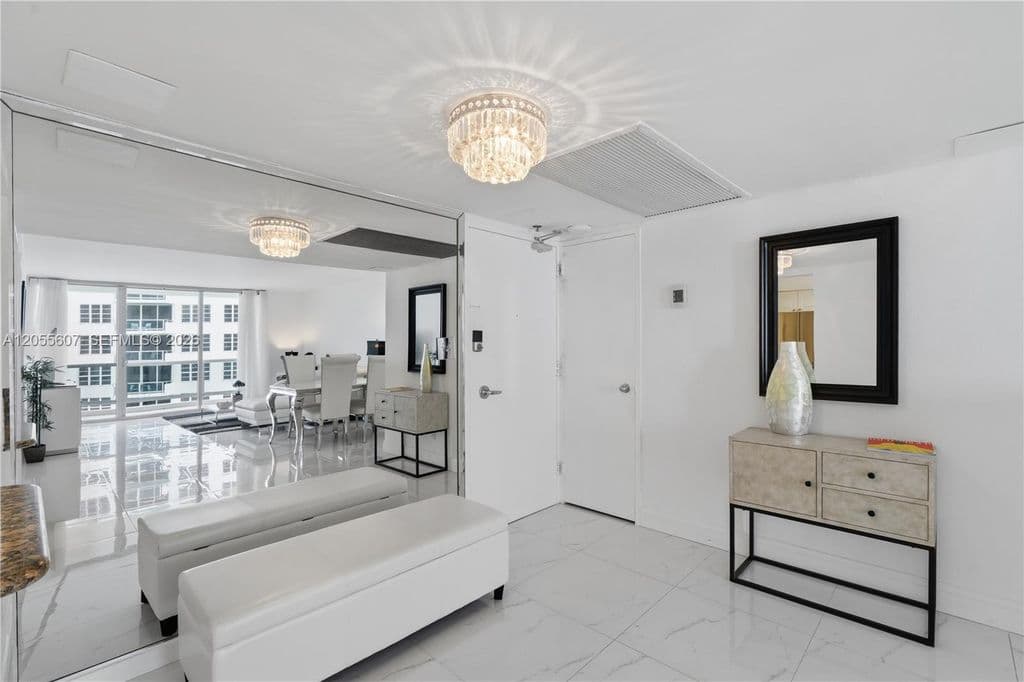 1-bedroom Condo — 5151 Collins Ave APT 1027