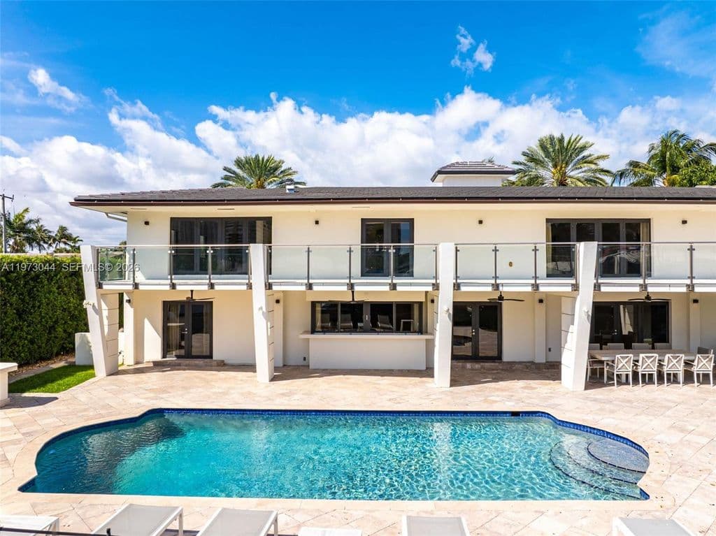 5-bedroom Single-Family Home — 501 Hibiscus Dr