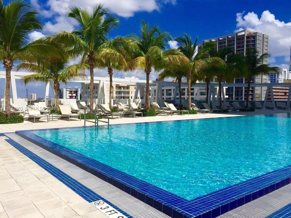 2-bedroom Condo — 1111 SW 1st Ave APT 1823