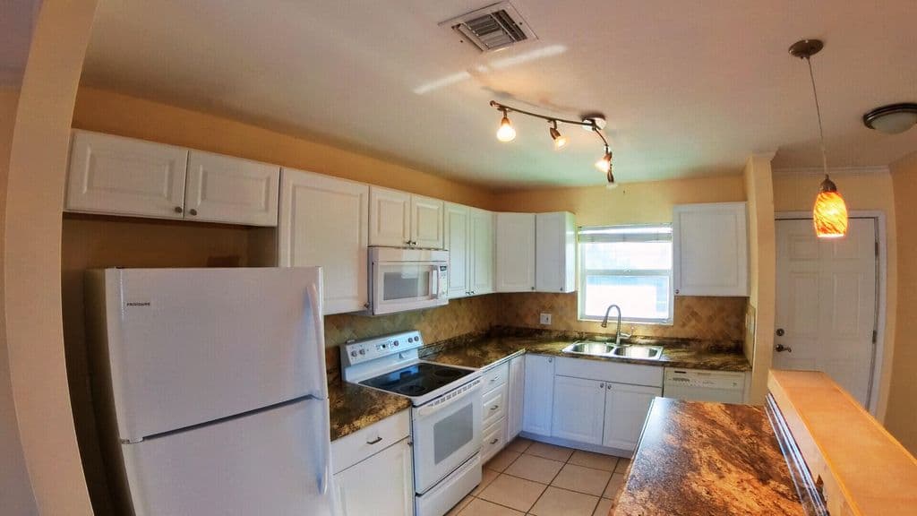 2+1 Condo — 236 Castlewood Drive #202